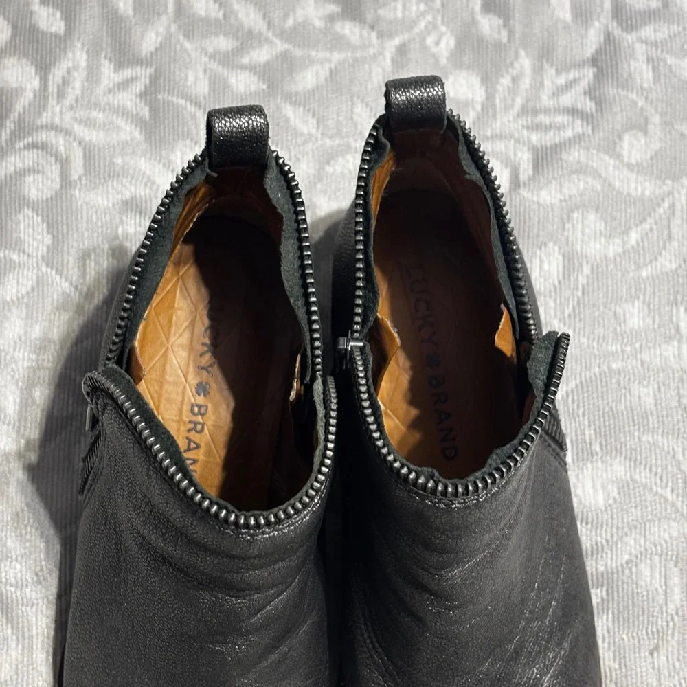 Lucky Brand Basel Metallic Pewter Silver Leather Ankle Booties Side Zip 7M 37 - Picture 6 of 11